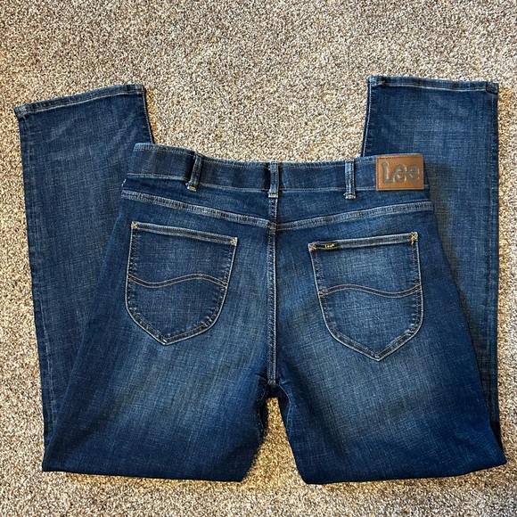 Mens Lee Extreme Motion MVP, Regular Fit Straight Leg, EUC, Dark Wash - Picture 4 of 13